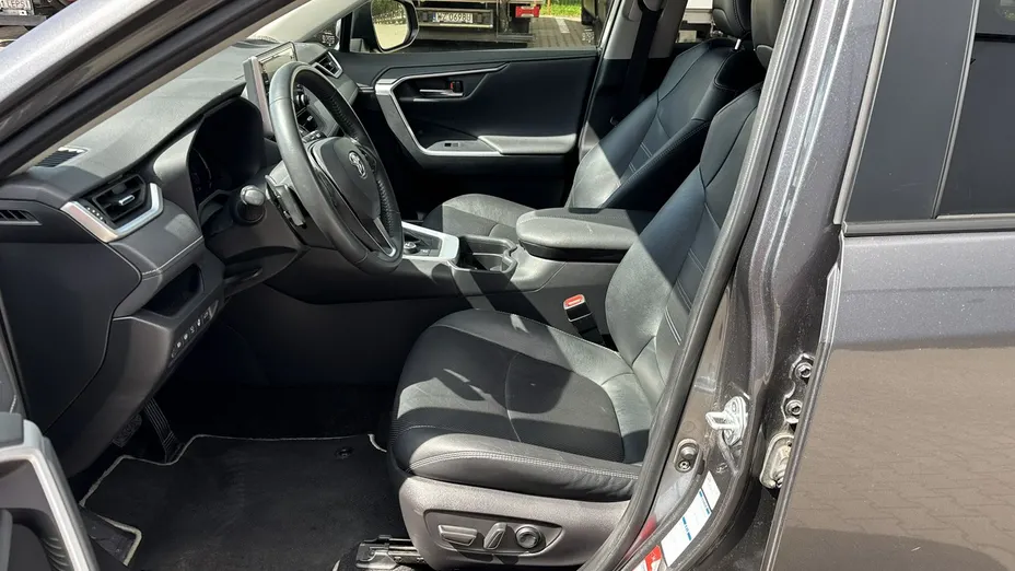 TOYOTA RAV4 -