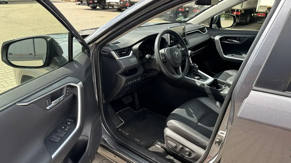 TOYOTA RAV4 -