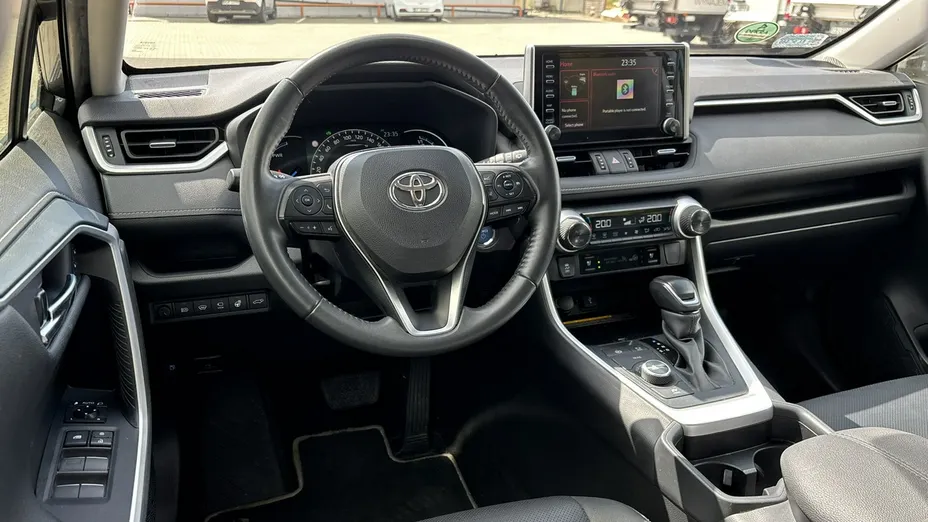 TOYOTA RAV4 -