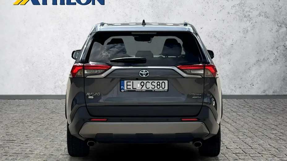 TOYOTA RAV4 -
