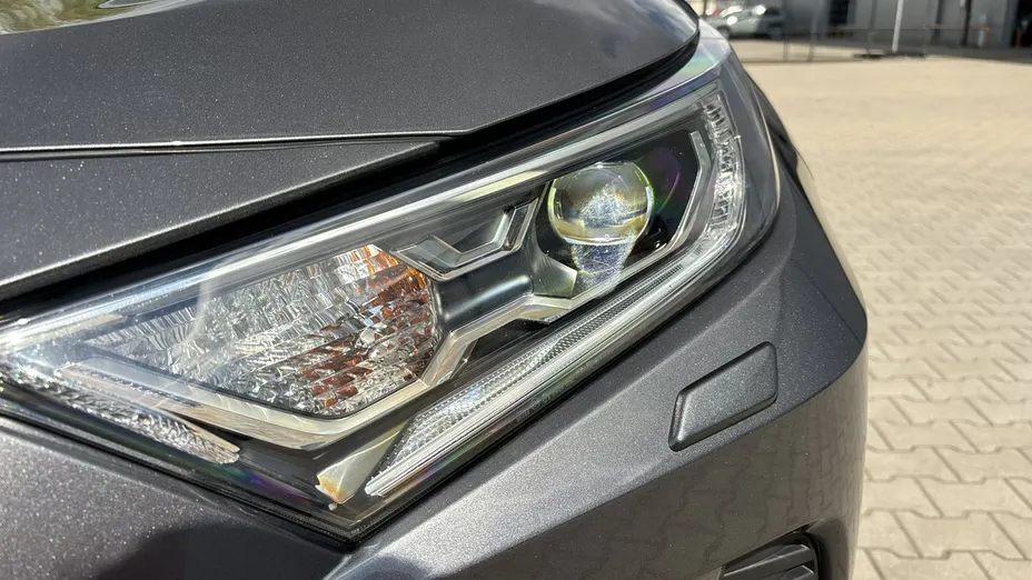 TOYOTA RAV4 -