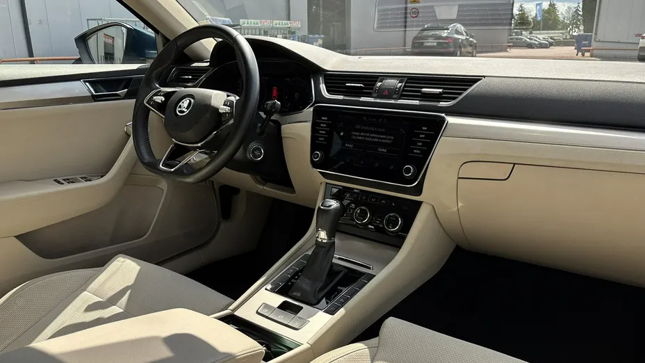 SKODA Superb -