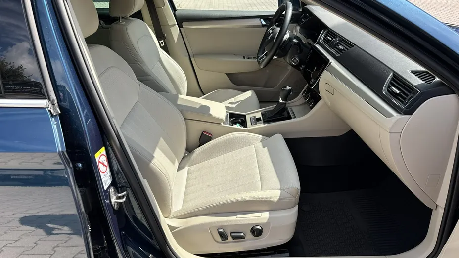SKODA Superb -