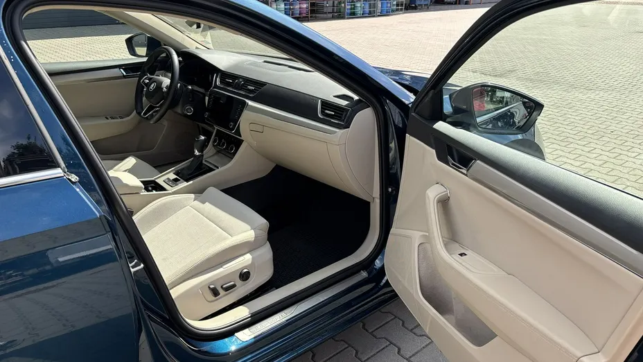 SKODA Superb -