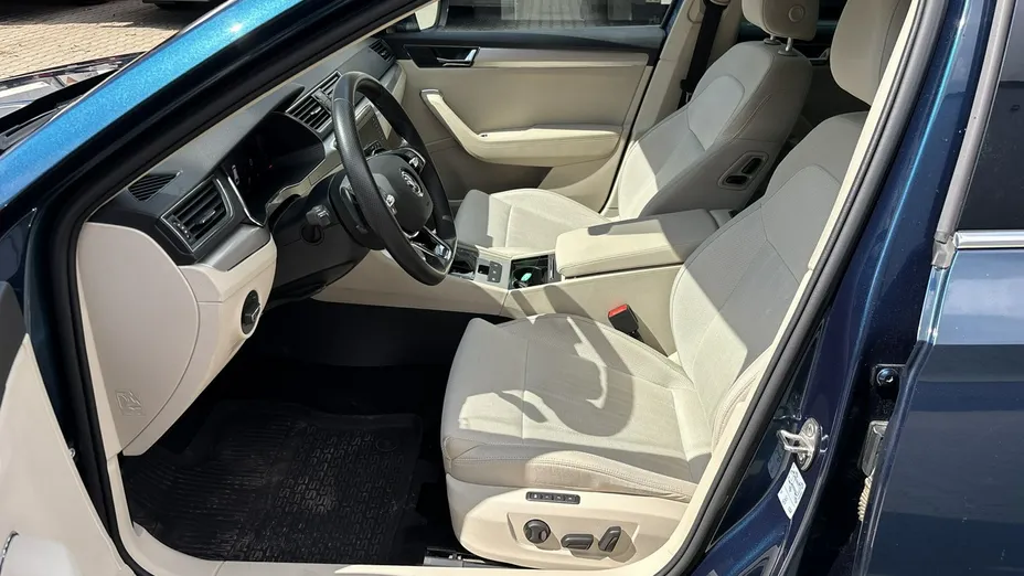 SKODA Superb -