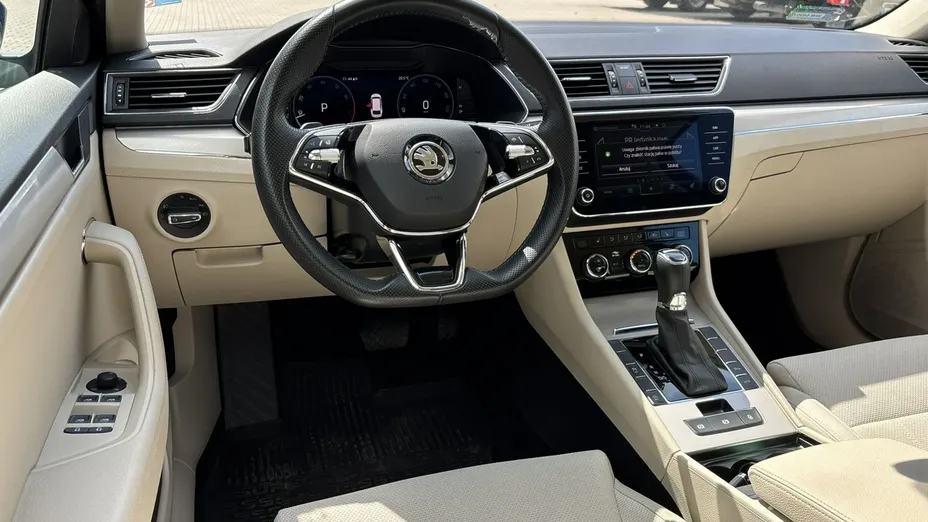 SKODA Superb -
