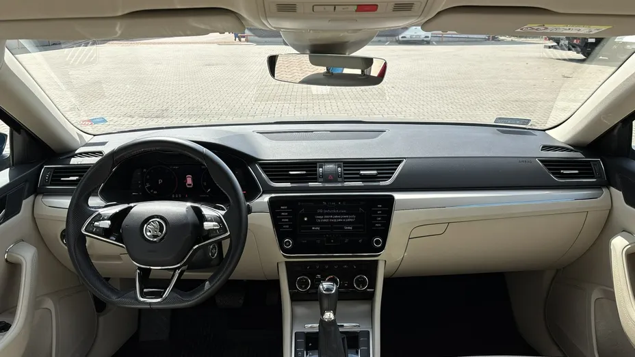 SKODA Superb -