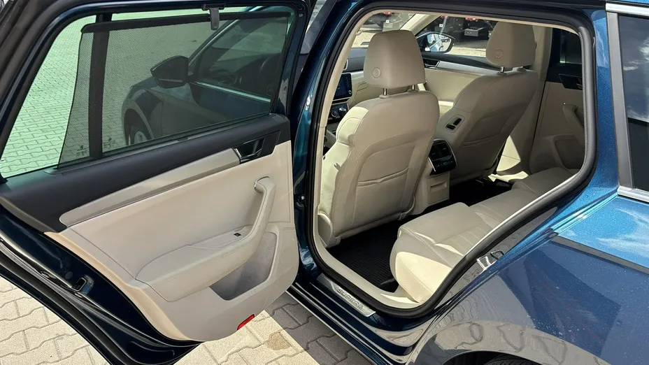 SKODA Superb -