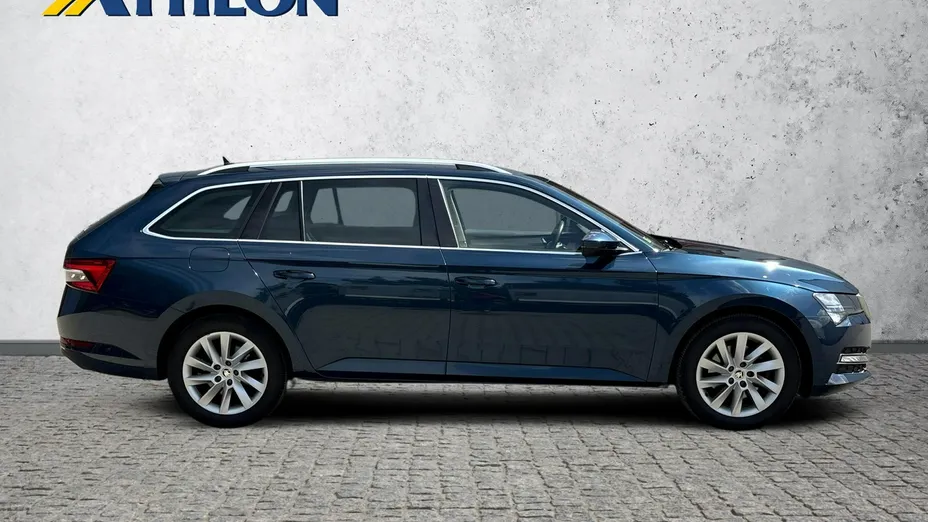 SKODA Superb -