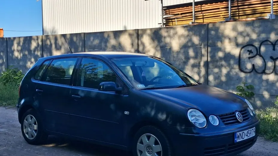 VOLKSWAGEN Polo -