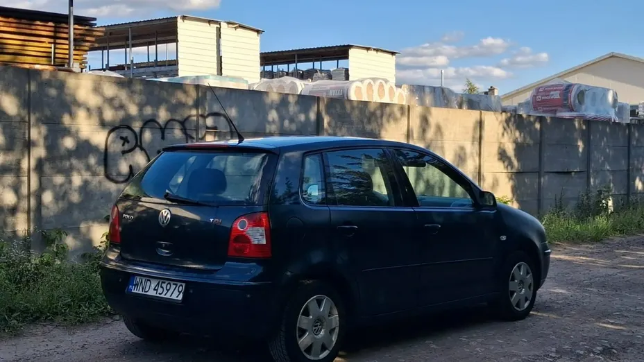 VOLKSWAGEN Polo -