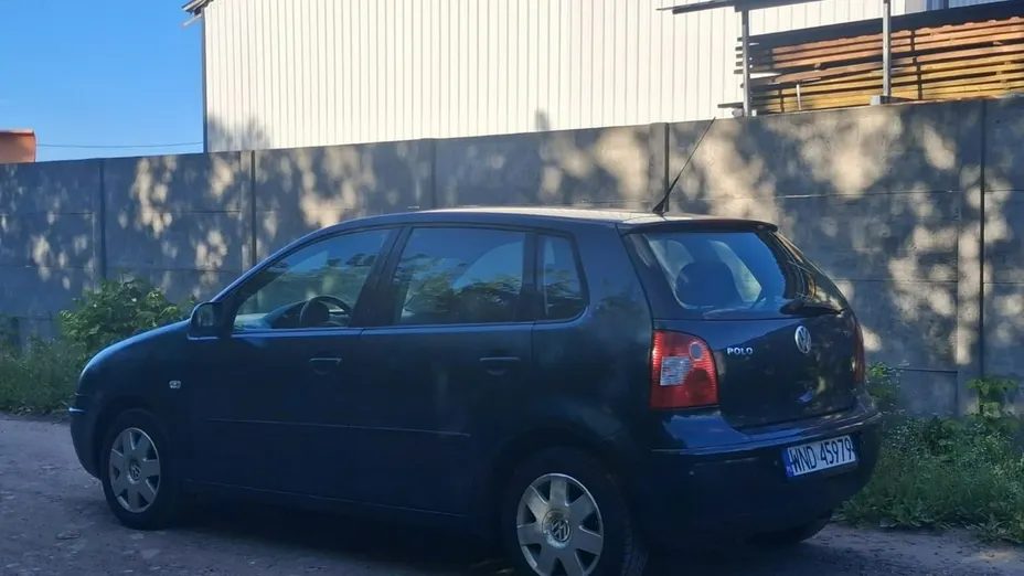 VOLKSWAGEN Polo -