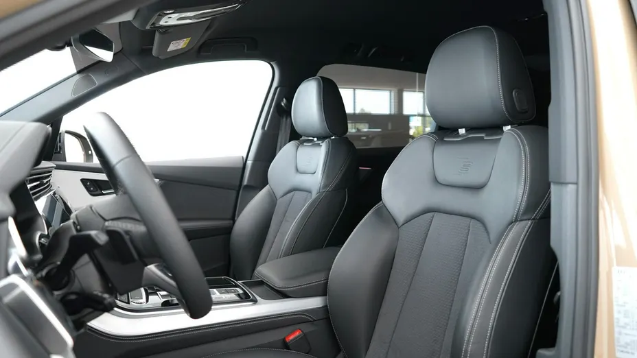 AUDI Q7 -