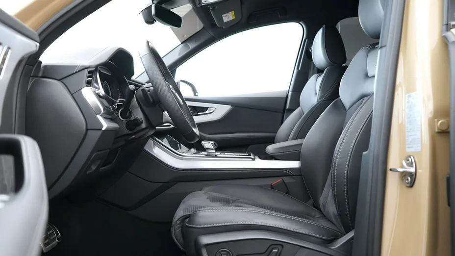 AUDI Q7 -