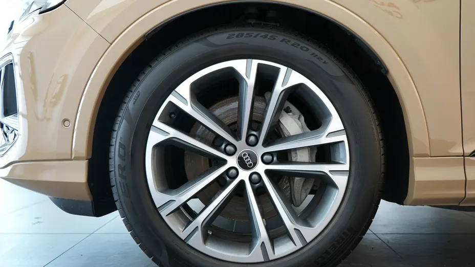 AUDI Q7 -