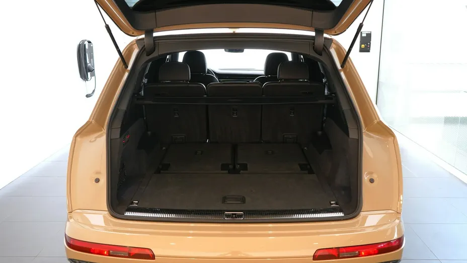 AUDI Q7 -