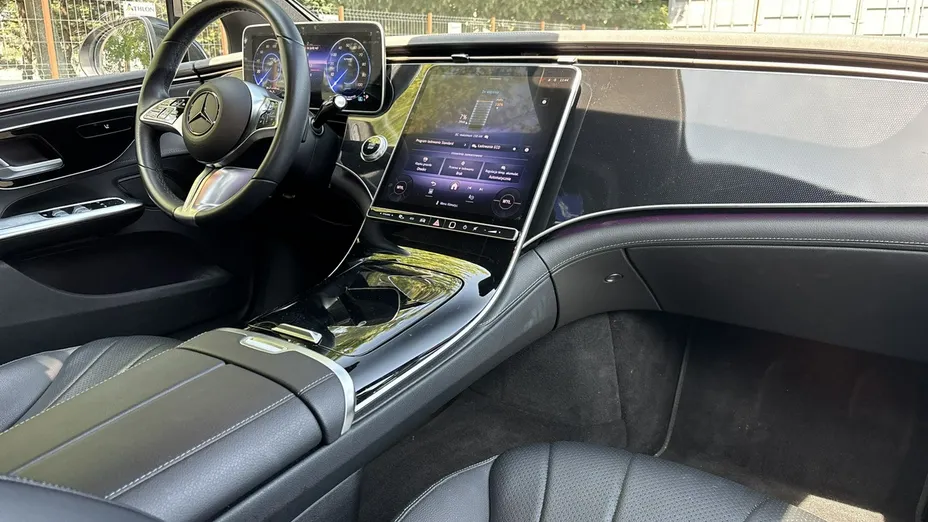 MERCEDES-BENZ EQE -