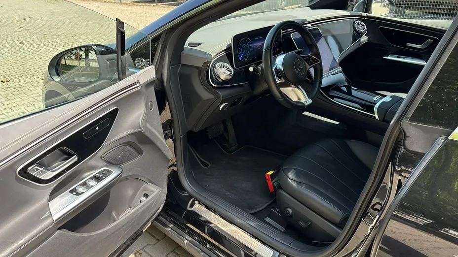 MERCEDES-BENZ EQE -