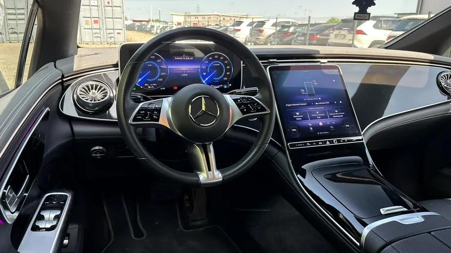 MERCEDES-BENZ EQE -