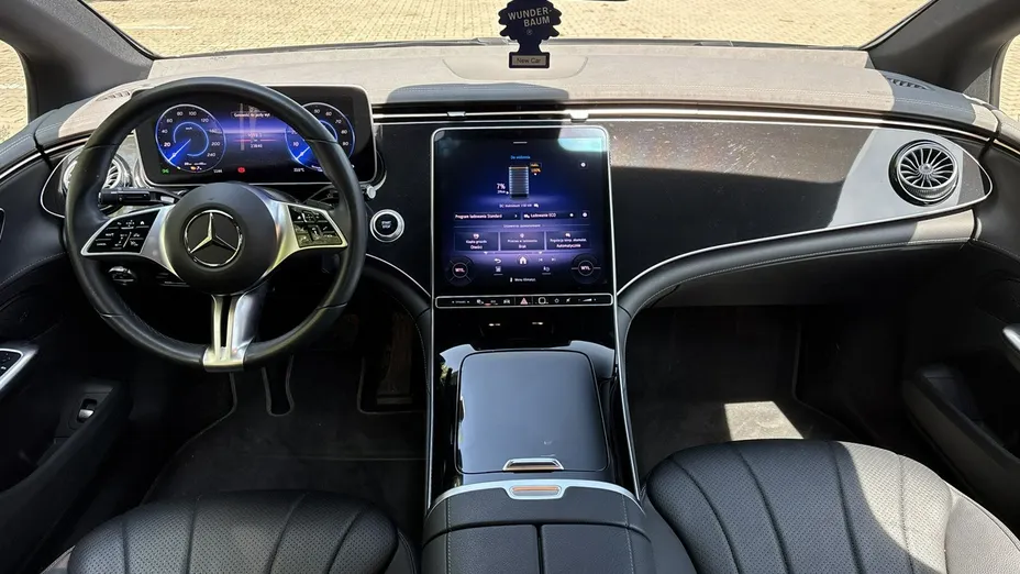 MERCEDES-BENZ EQE -