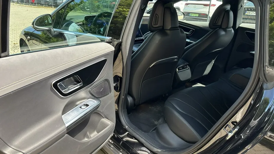 MERCEDES-BENZ EQE -