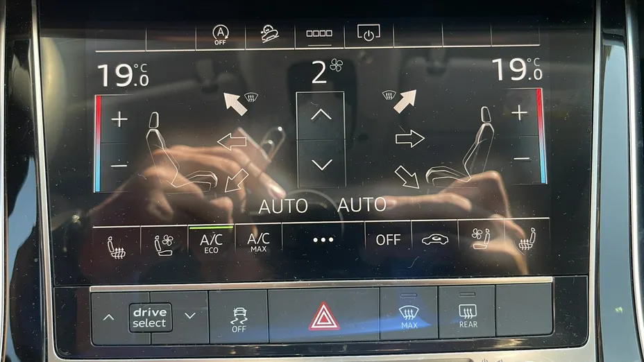 AUDI Q7 -