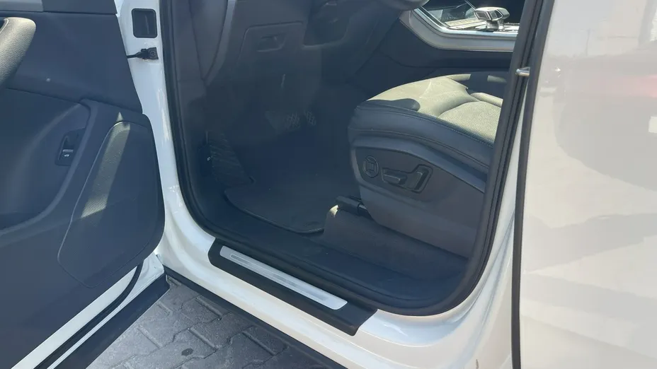 AUDI Q7 -