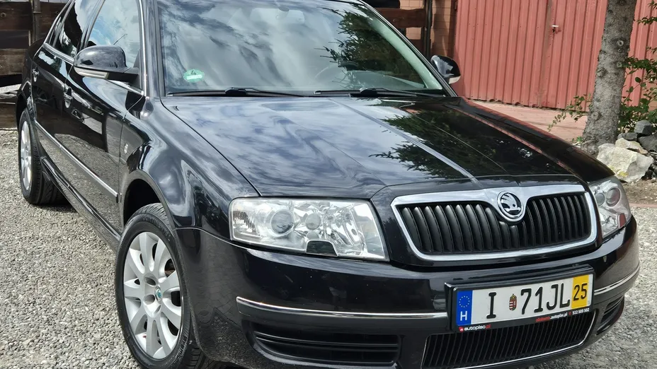 SKODA Superb -