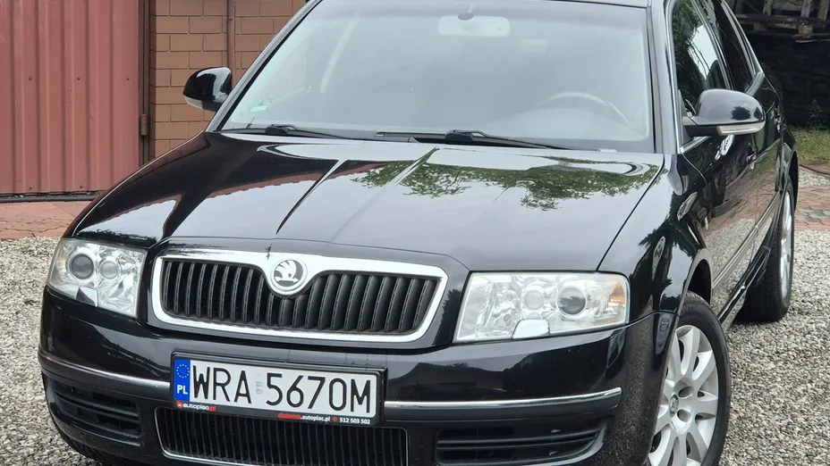 SKODA Superb -
