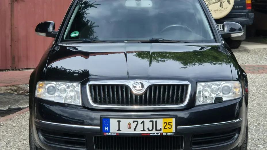 SKODA Superb -