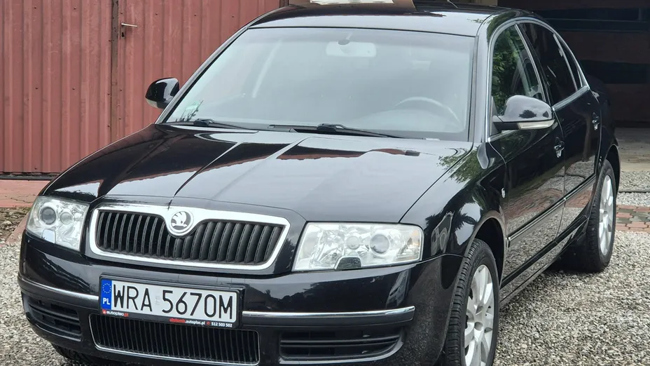 SKODA Superb -