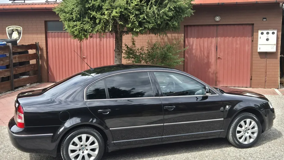 SKODA Superb -