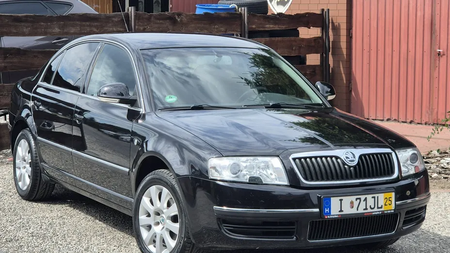 SKODA Superb -