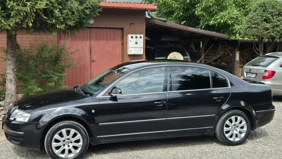 SKODA Superb -