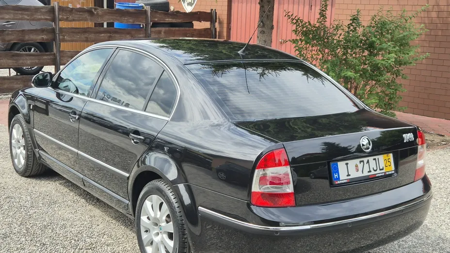SKODA Superb -