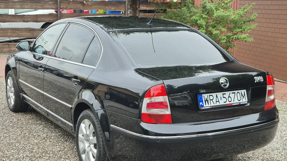 SKODA Superb -