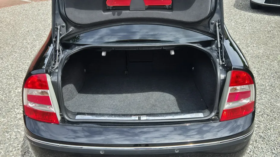 SKODA Superb -