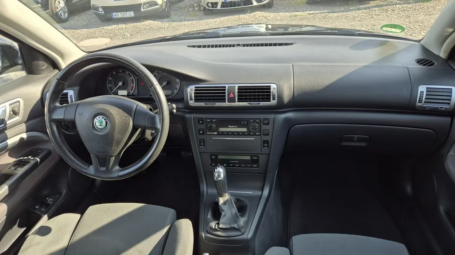 SKODA Superb -
