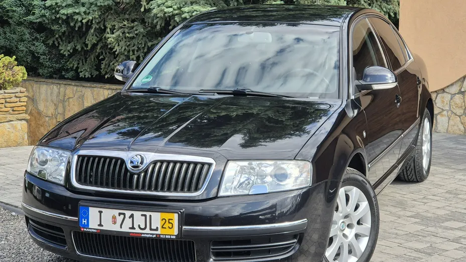 SKODA Superb -