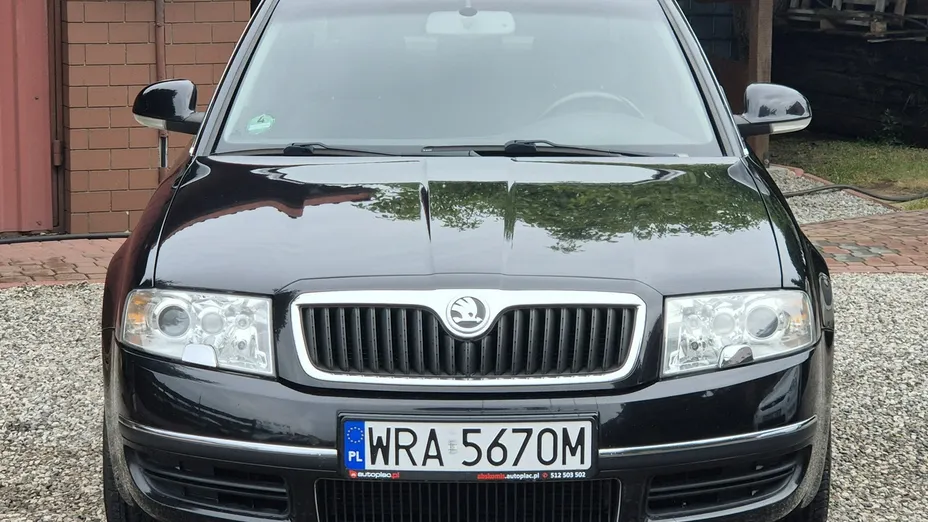 SKODA Superb -