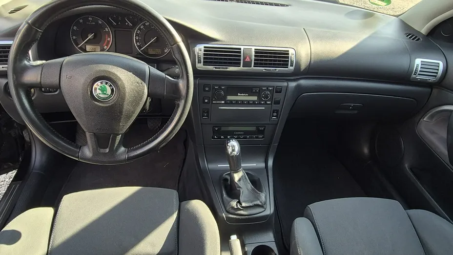 SKODA Superb -
