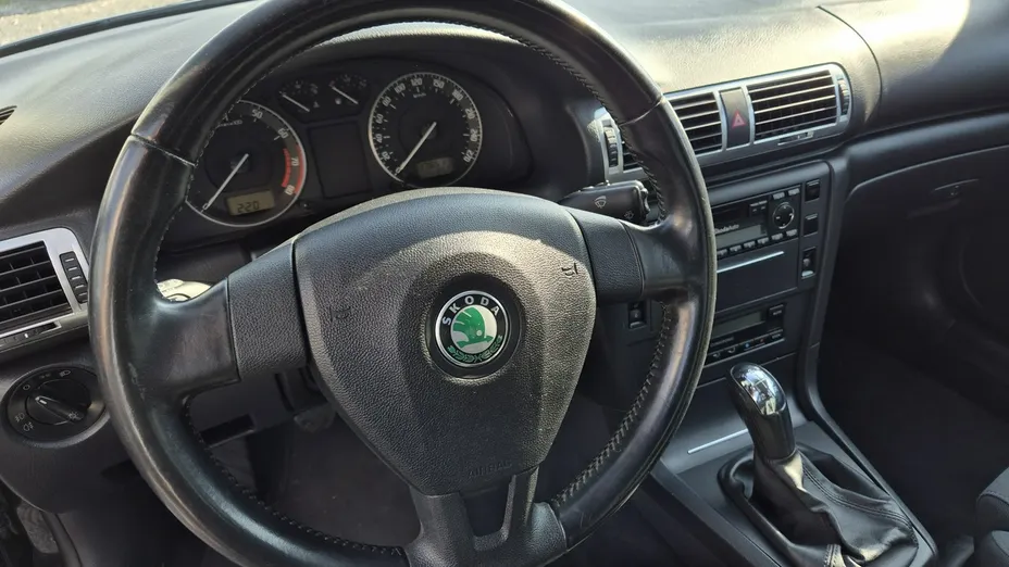 SKODA Superb -