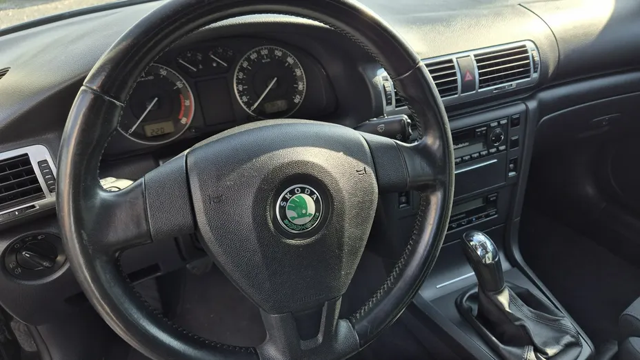 SKODA Superb -