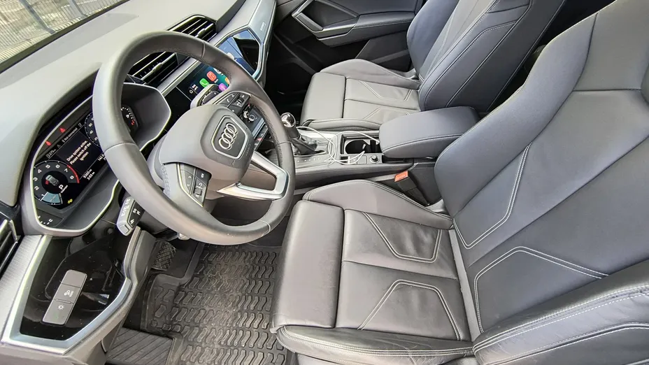 AUDI Q3 -