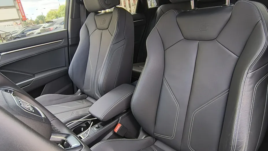 AUDI Q3 -