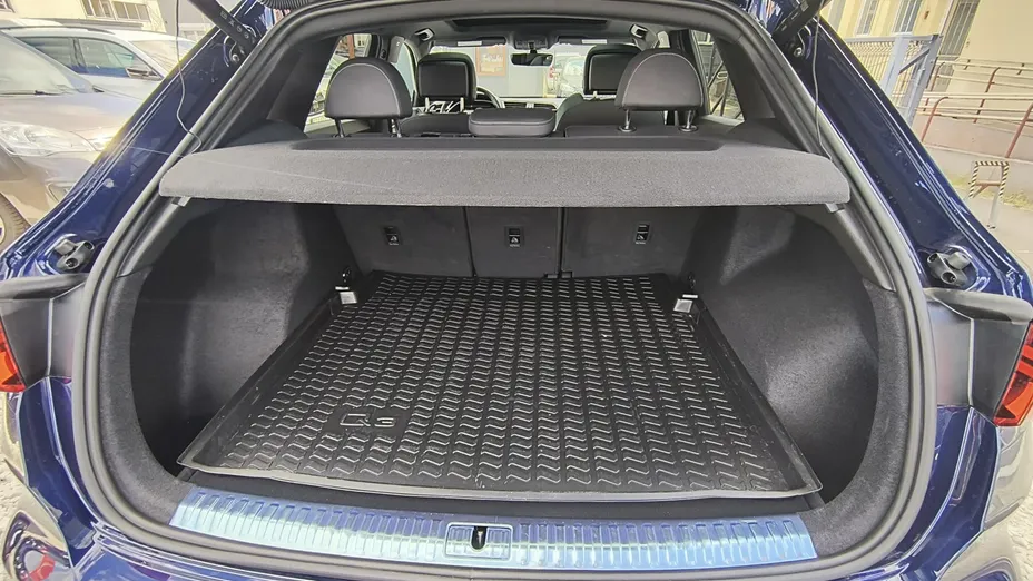 AUDI Q3 -
