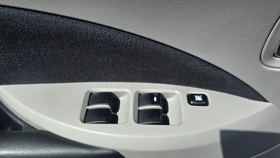 MITSUBISHI Grandis -