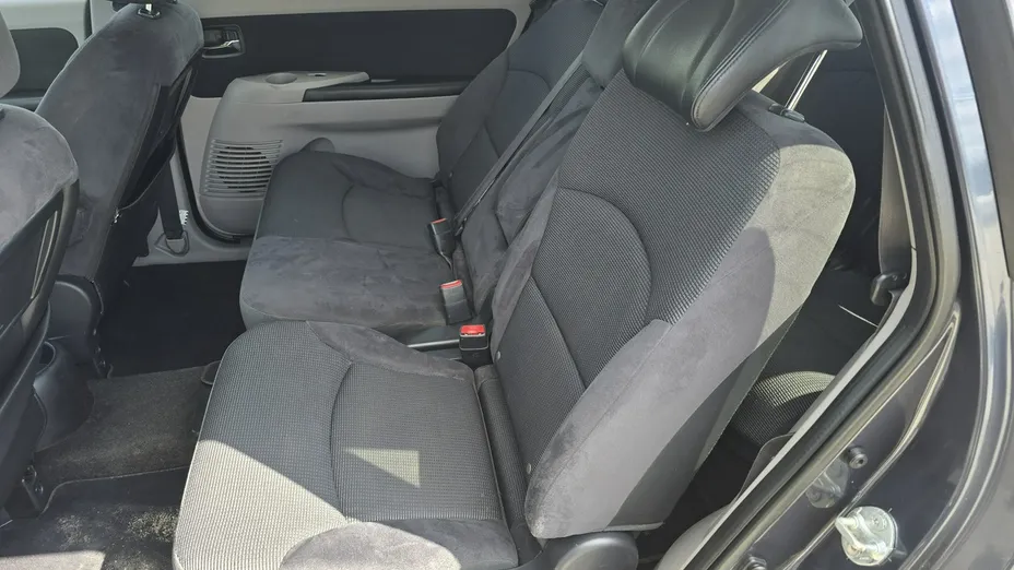 MITSUBISHI Grandis -