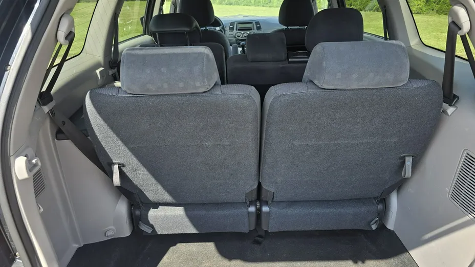 MITSUBISHI Grandis -