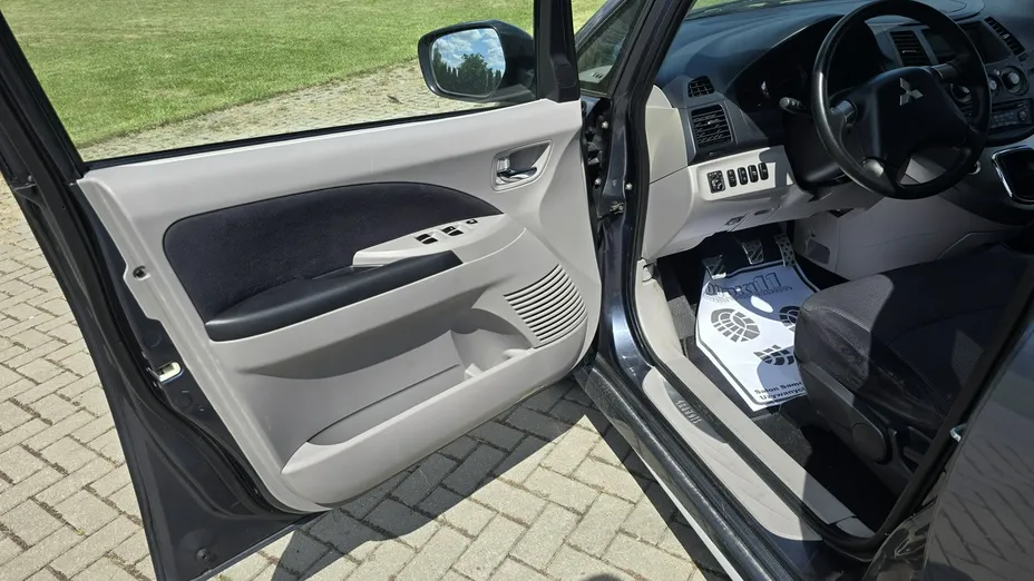 MITSUBISHI Grandis -